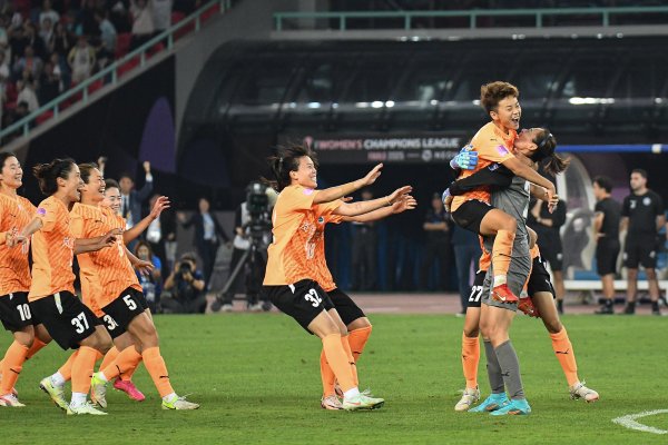 牛管家 武汉女足：从大学校园，到亚洲之巅